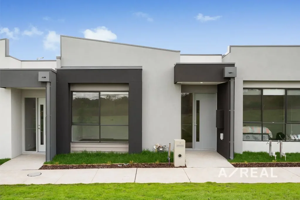 7 henty walk, donnybrook