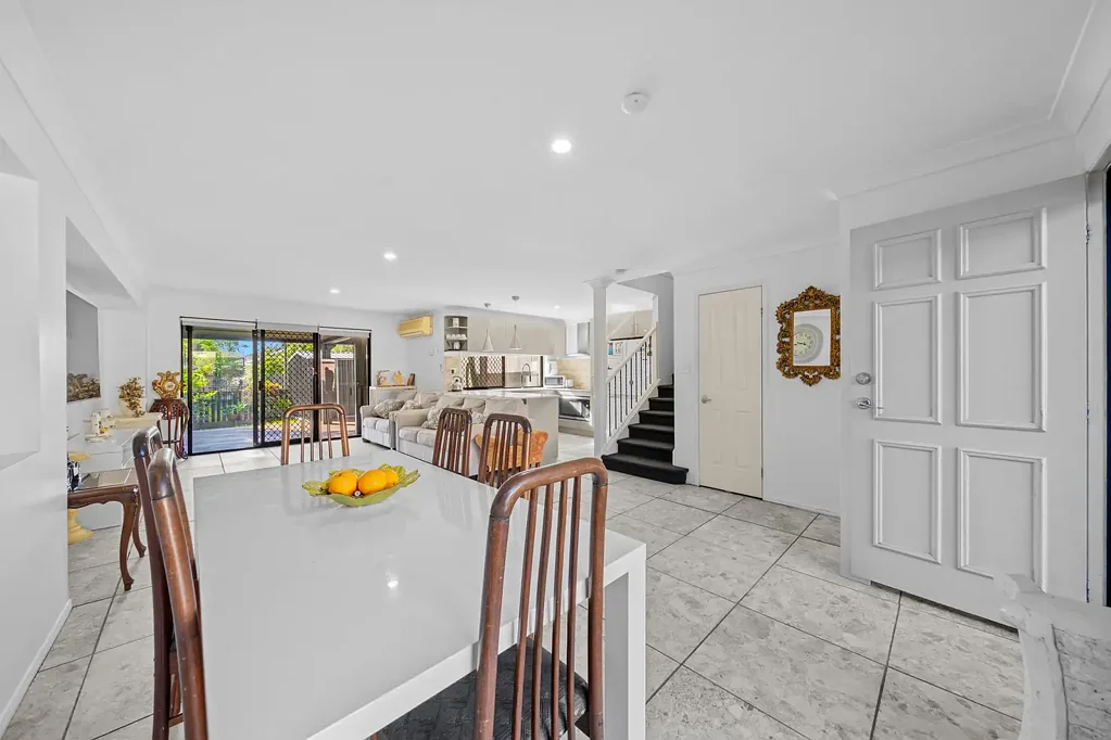 Upper Coomera 3房  STUNNING RENOVATED TOWNHOUSE