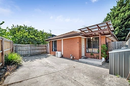 2/21 Woods Close, Meadow Heights