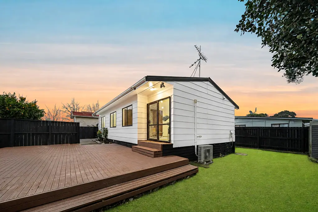 Mangere East 3 Slaapkamer Stylishly Renovated Family Home!!