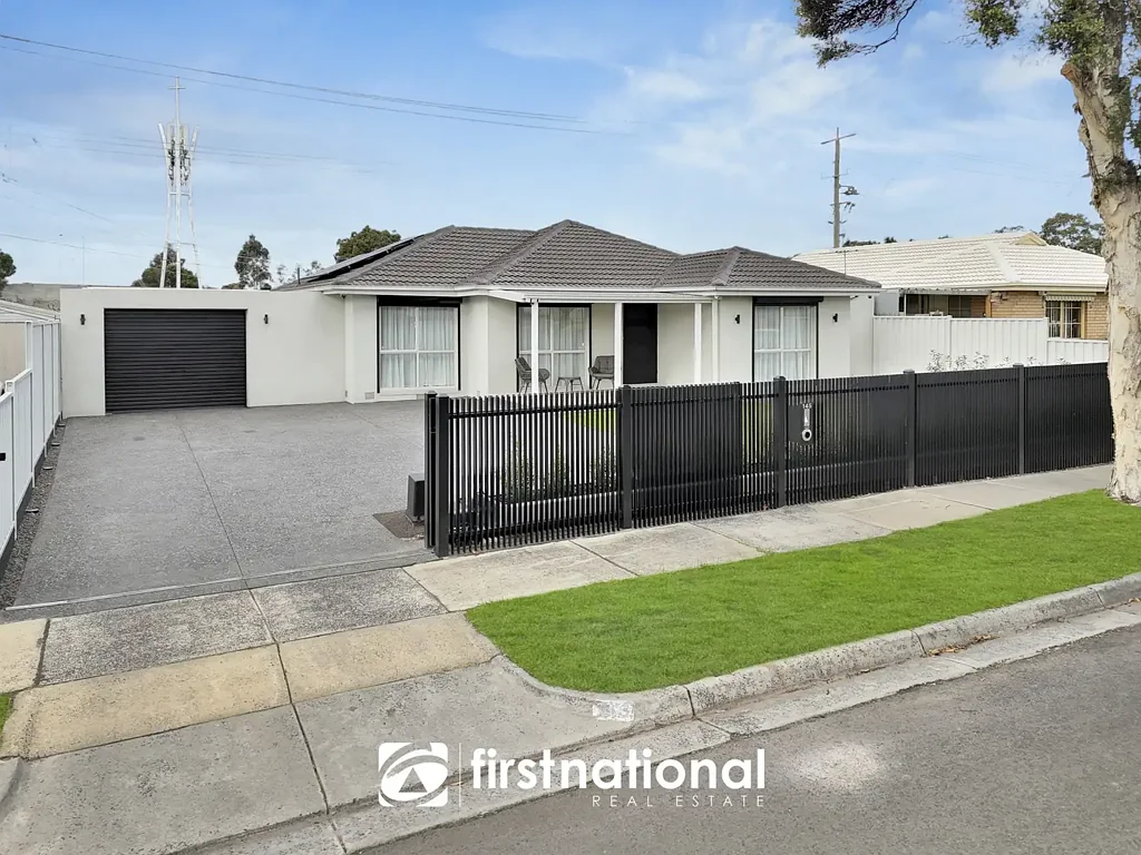 Dandenong North 3房 全面翻新品质  三卧宽敞舒适  设计师厨房石材台面  全屋空调供暖  豪华浴室瓷砖淋浴  后院藤架凉亭  安全停车空间  节能太阳能系统 Fully Renovated Family Home in a Premier Dandenong North Location