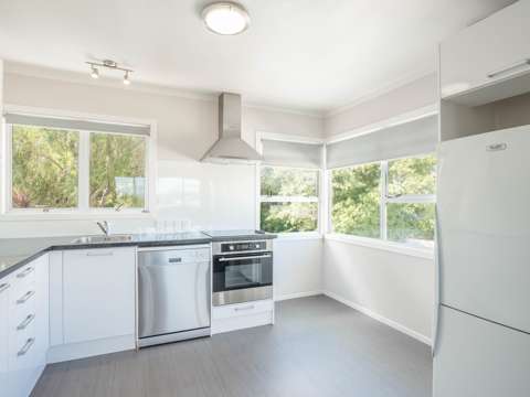 Taupo 3房  Central flat with lake and mountain views