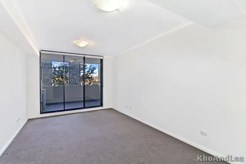Spacious Split-Level Three-Bedroom Apartment with Secure Parking