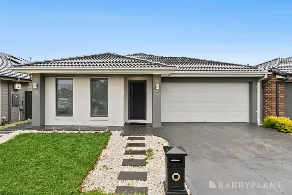 Werribee 4 Bedroom Stylish & Spacious – The Complete Package Awaits