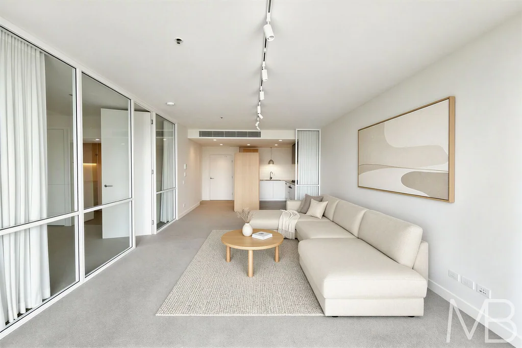 Modern Apartment With Panoramic Water & City Views