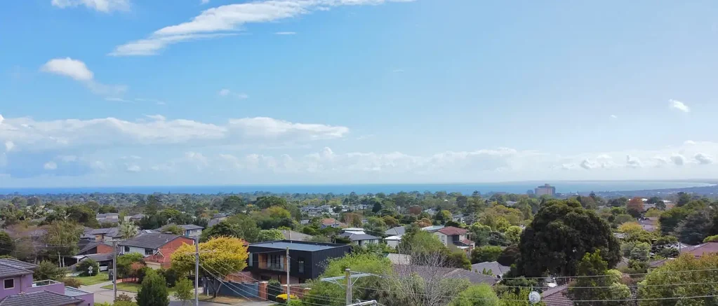 Frankston South 1房 Frankston南优越位置 新地毯时尚厨房 壮观湾景 湾景热闹氛围 供暖制冷太阳能 电费几乎为零 黄金地段 Bay views, Brilliant Location, Endless Potential