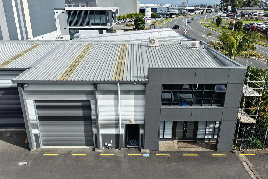 East Tamaki  Prime road front unit in tightly held complex