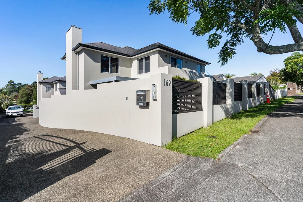 Modern Luxury - Unbeatable Location