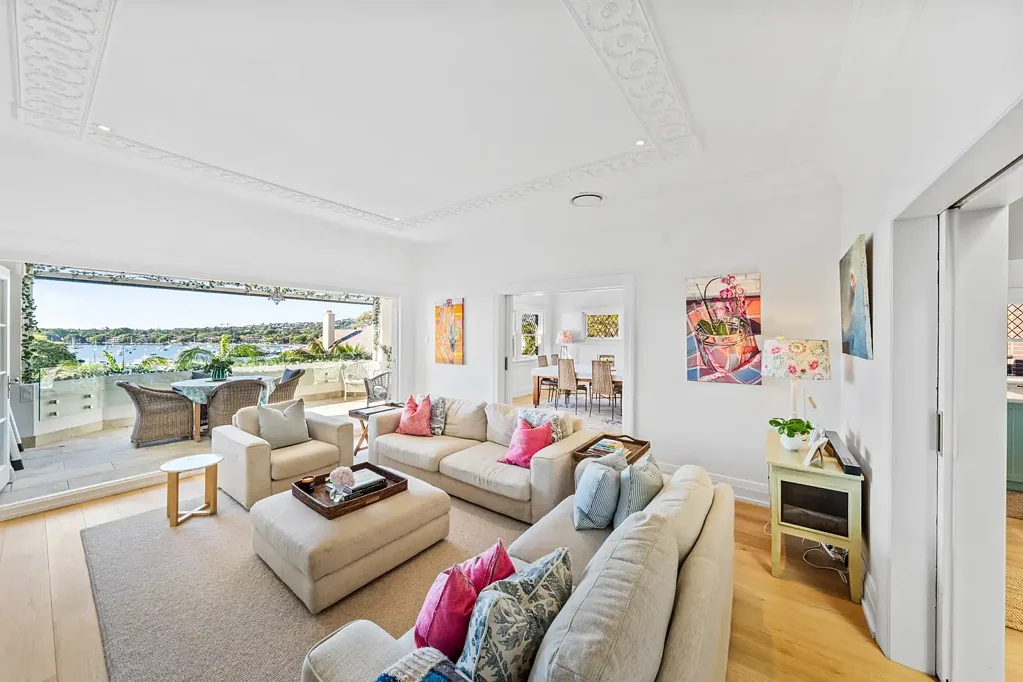 Point Piper 5 Slaapkamer Glorious Whole Floor House- Sized Penthouse Apartment Offers Approx 280sqm One Level Living & Spectacular Harbour Views In Superb Elite Location.