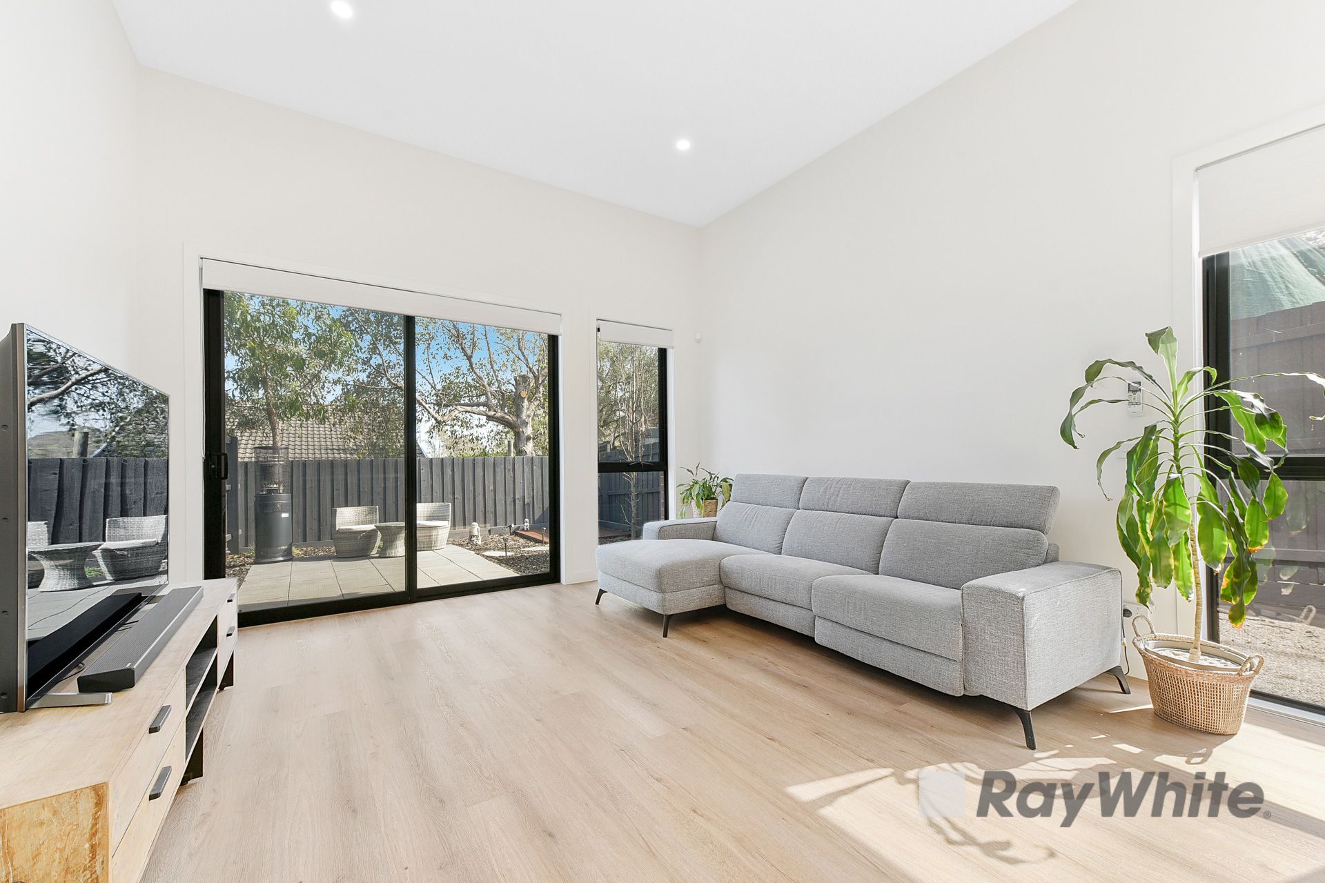 UNIT 3 64 LANGHORNE ST, DANDENONG VIC 3175, 0 rūma, 0 rūma horoi, Townhouse