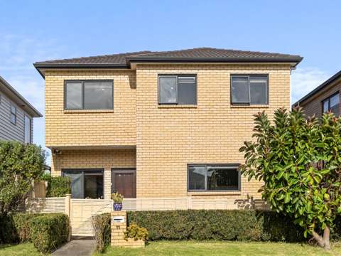 Flat Bush 4部屋 Affordable and sun-drenched brick & tile home