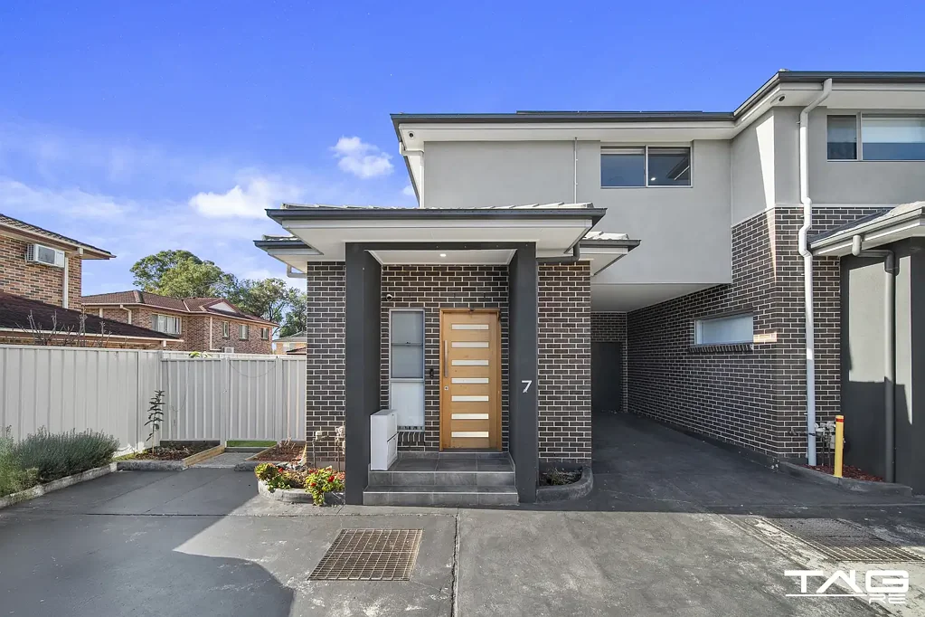 Oxley Park 3部屋 BACK OF THE COMPLEX TOWNHOUSE | ~$482 PQ STRATA