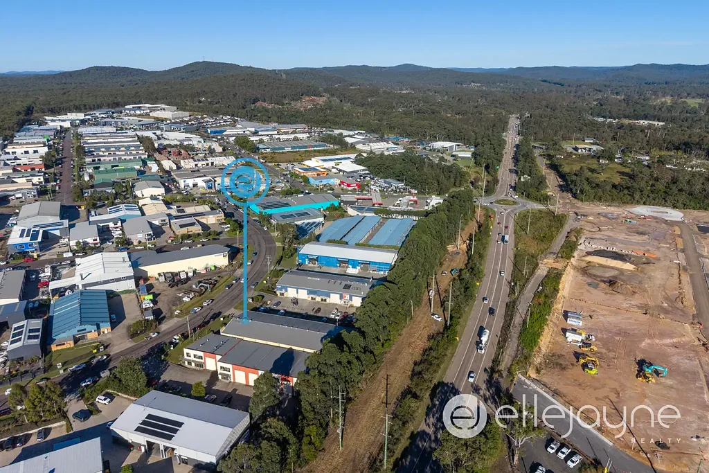 Morisset HIGH EXPOSURE LOCATION WITH 365M2 FLOORSPACE INC MEZZANINE - MORISSET