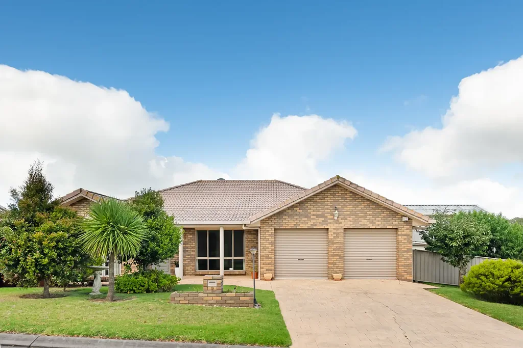 EXPANSIVE HOME IN POPULAR CONROE HEIGHTS
