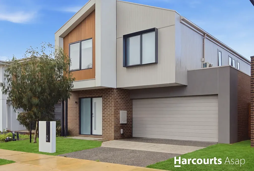 Charming Clyde Townhouse Awaits You