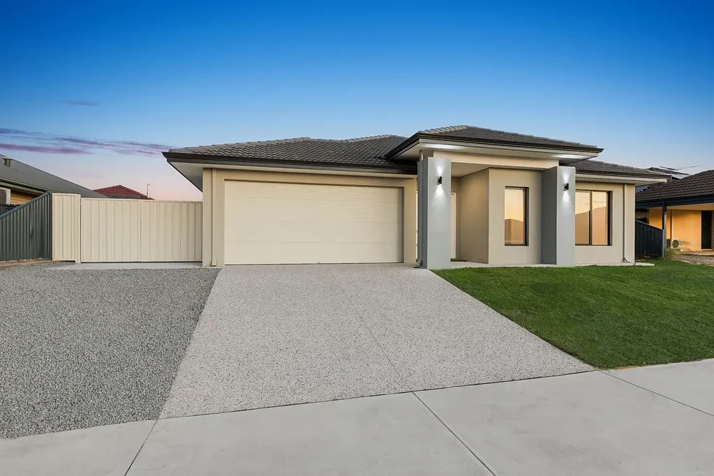 LARGE FAMILY HOME WITH ADDITIONAL SIDE ACCESS PARKING