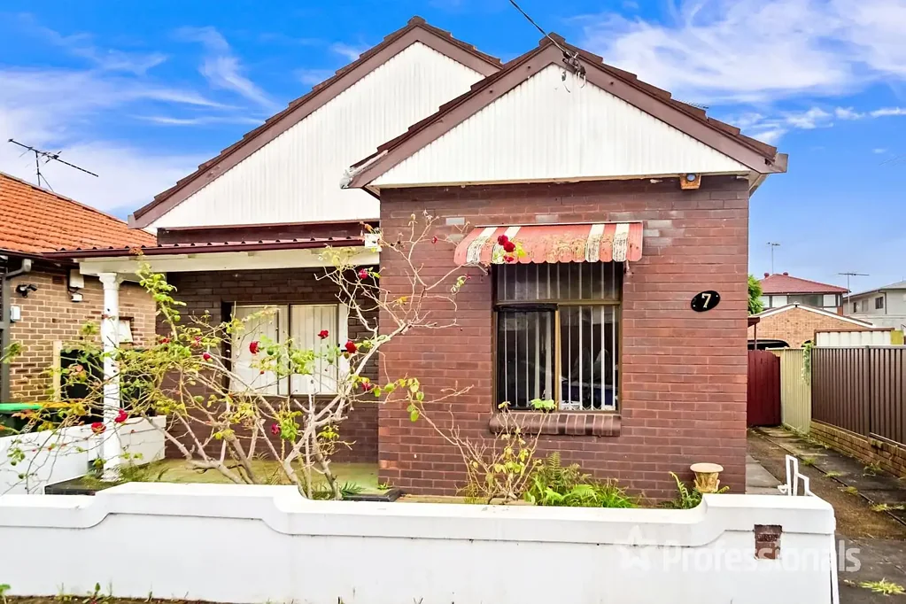 Canterbury 3Zimmer Charming Family Home in Prime Canterbury Location with R3 Zoning!!!!