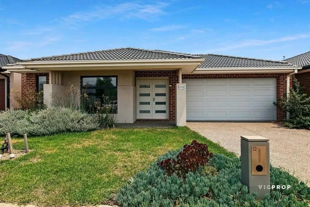 Modern & Spacious Family Home in the Prestigious Woodlea Community