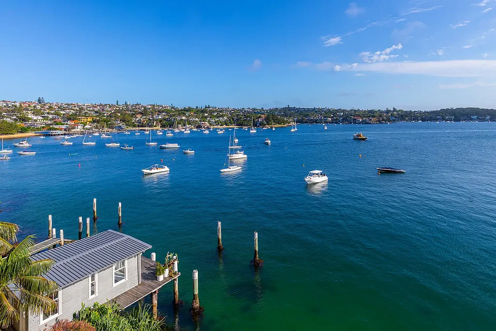 Absolute Waterfront Executive Residence – Renovated 3 Bedroom Apartment