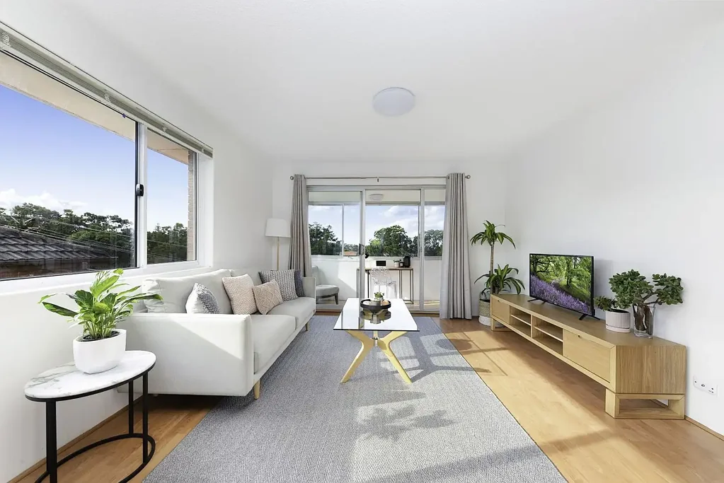 Rare Semi Sized Top Floor Apartment