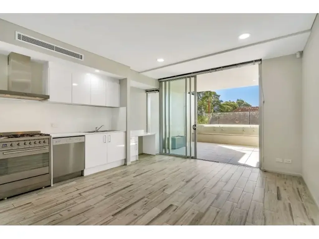 *** HOLDING DEPOSIT RECEIVED***