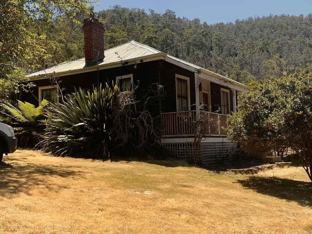 Molesworth 2 Bedroom Historic 2-bedroom Cottage/ Renovators Delight