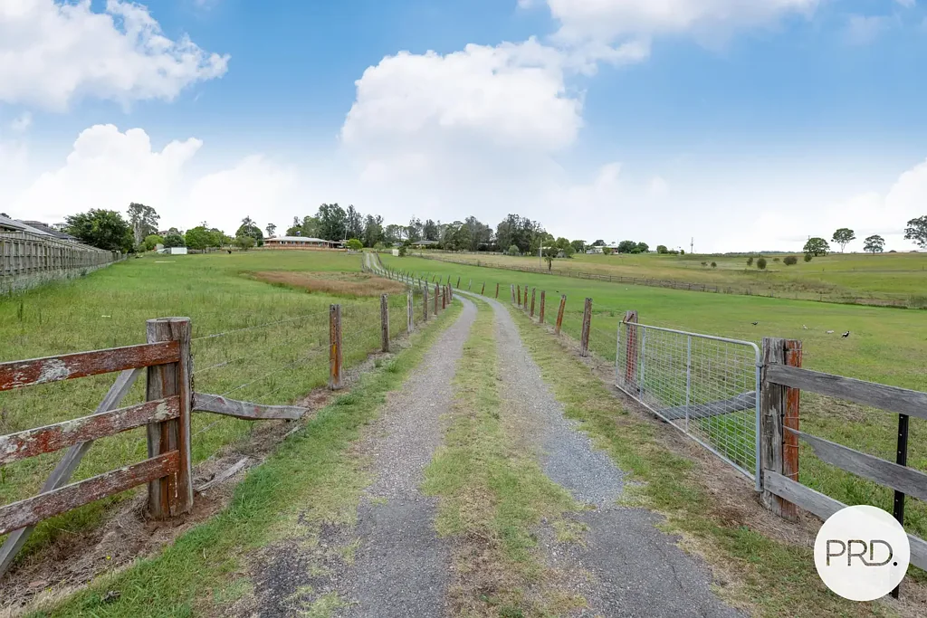 Oakhampton 5房  SUBDIVISION POTENTIAL ABERGLASSLYN ACRES