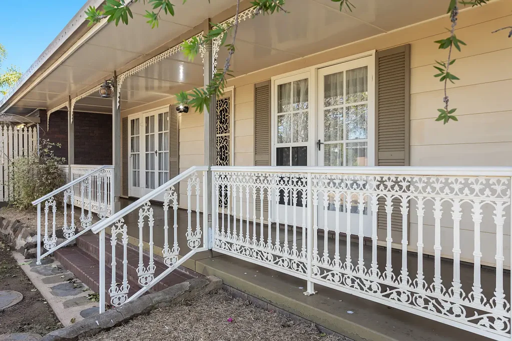 Oakey 4Phòng ngủ Spacious Family Home with Incredible Shed Space