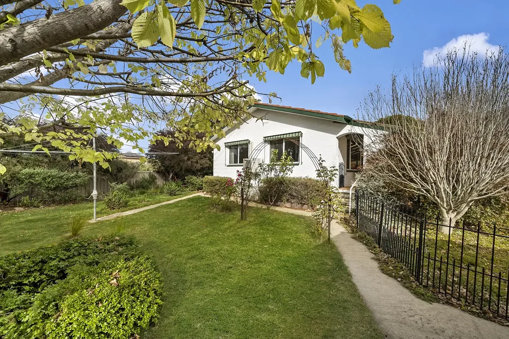 328 Southern Cross Drive, Macgregor, ACT 2615
