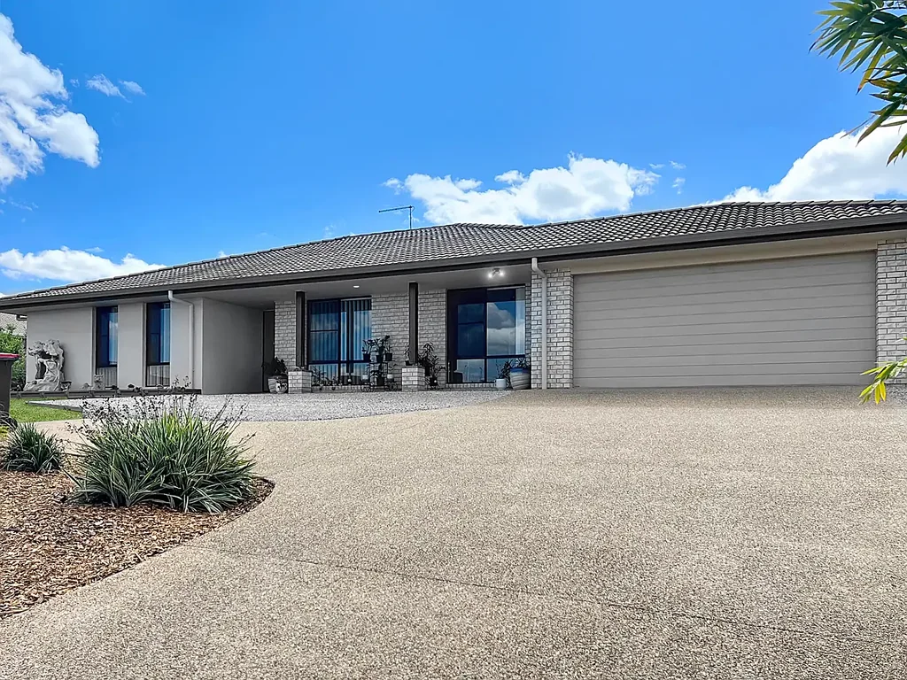 Calliope 4 Bedroom STUNNING FAMILY HOME - CALLIOPE