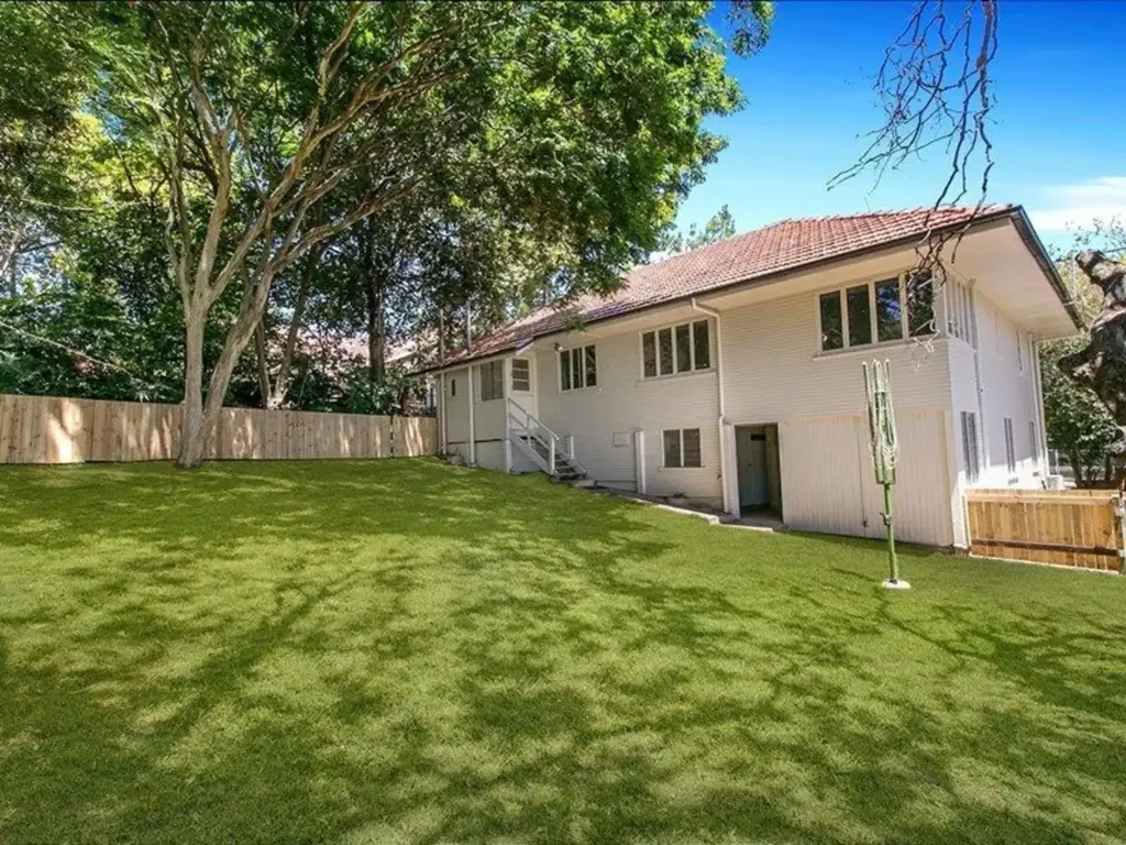 Fairfield 4Zimmer Elevated Mid-Century Home