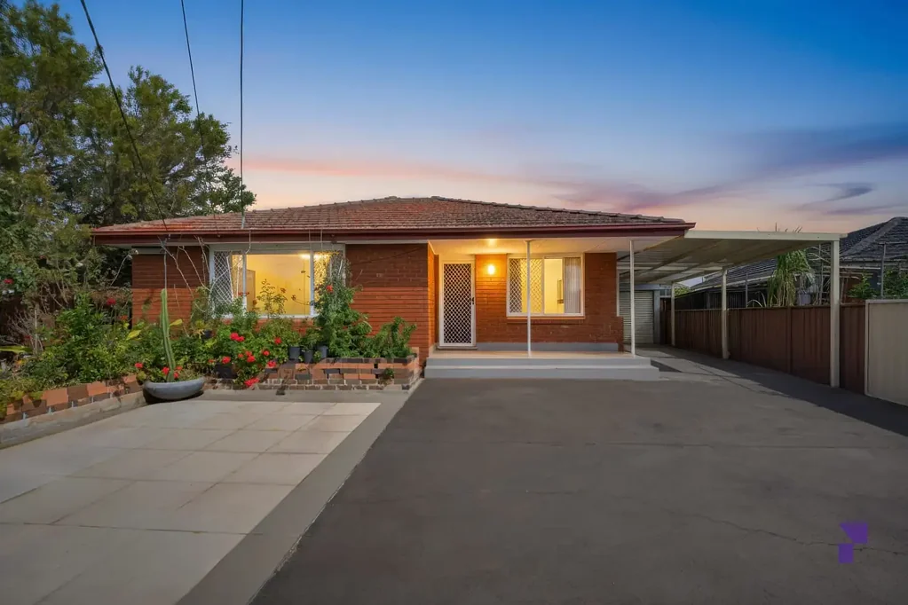 Greenacre 4બેડરૂમ Comfortable four-bedroom home central from Greenacre and Chullora CBD