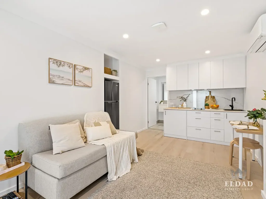Brand New Unit Fully Furnished Including Bills!