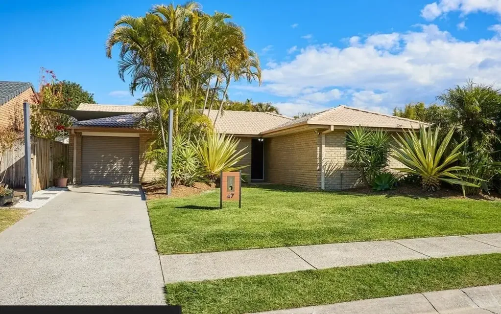 Spacious Family Home in the Heart of Burleigh Waters