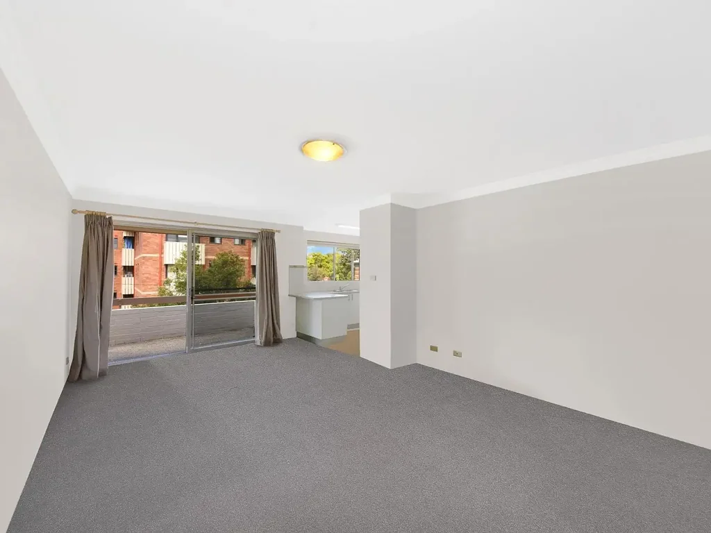 Well Maintained Spacious Apartment in Double Brick Complex