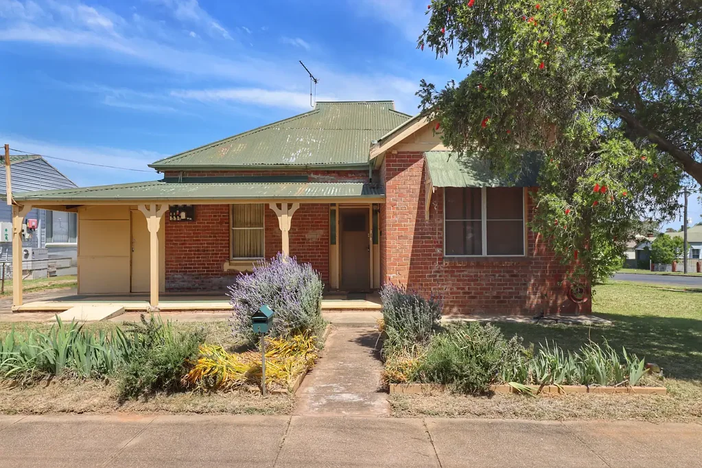 Cowra 2ห้องนอน Opportunity in Solid Location