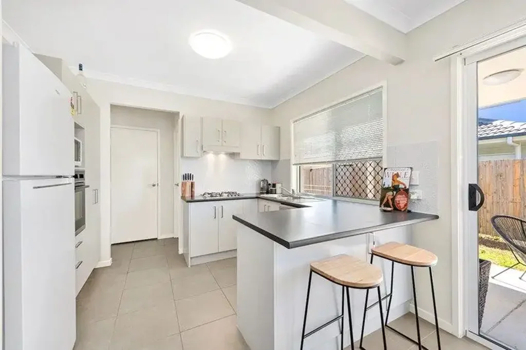 Spacious Townhouse in a Quiet Complex!