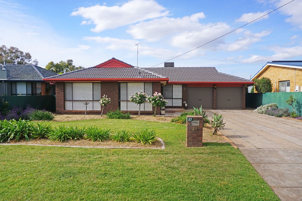 27 CEDAR ST, WEST WYALONG NSW 2671, 0房, 0浴, House