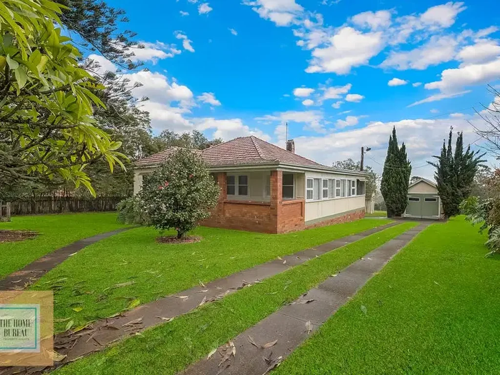 Charming 3-Bedroom Cottage, Fully-Fenced House Yard, Rural Setting