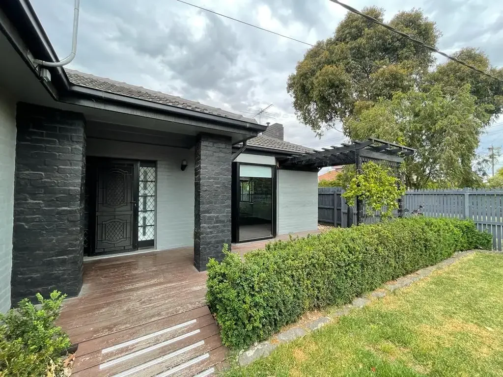 Stylish, Modern 3bedroom Home !