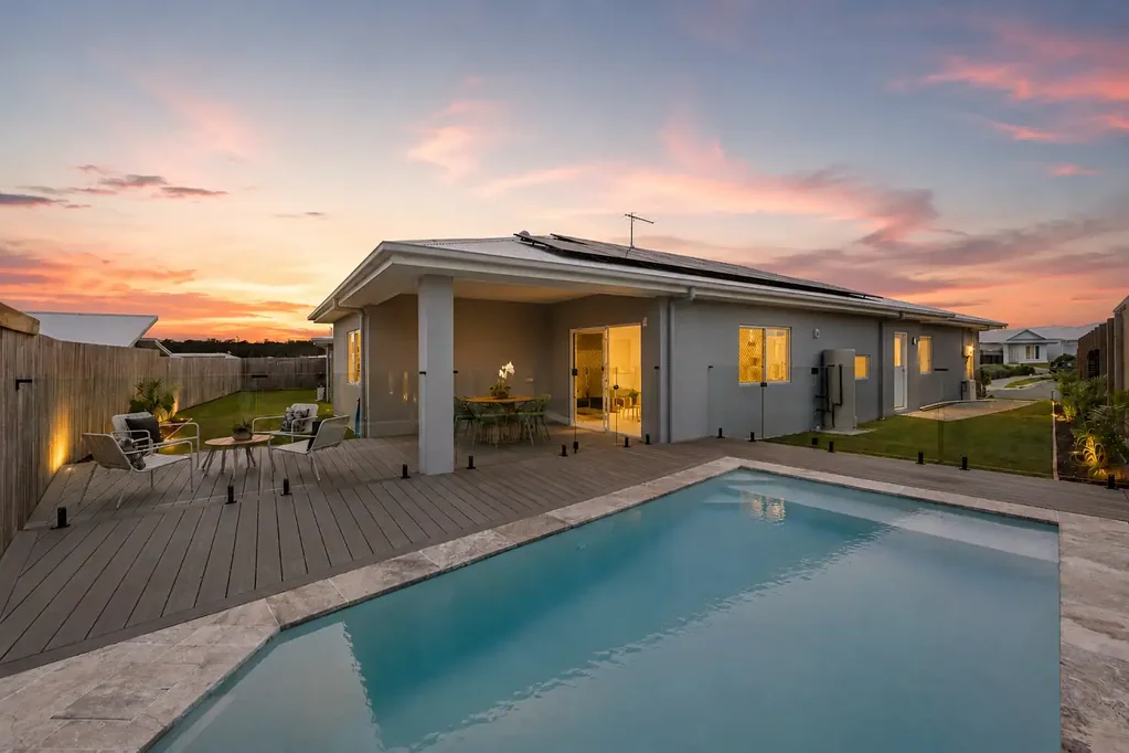 Redland Bay 4Kwarto Everything Buyers Want | Pool, Side Access & Move-In Ready