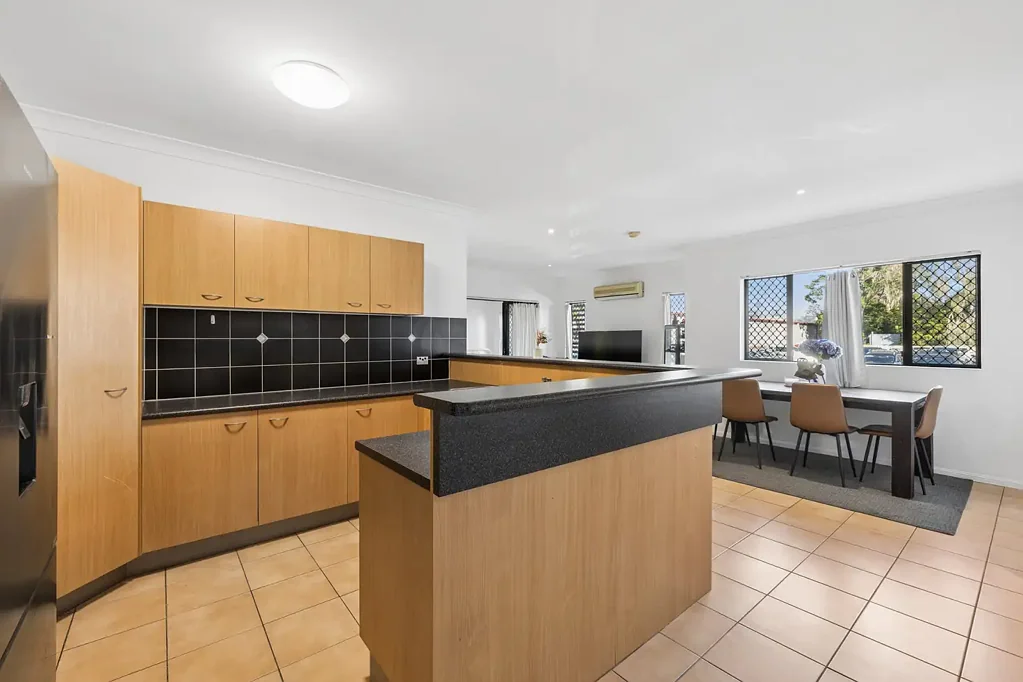 Aspley 2Zimmer Low-maintenance Courtyard Living In A Secure, Leafy Aspley Complex