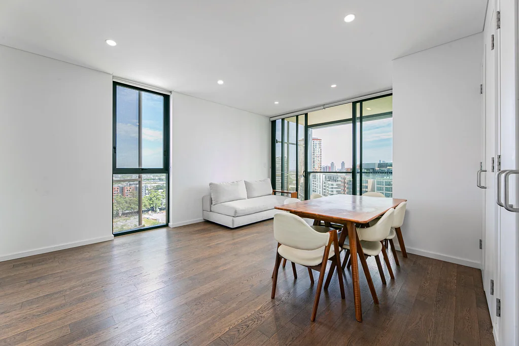 Executive Inner-City Living with Iconic Skyline Views