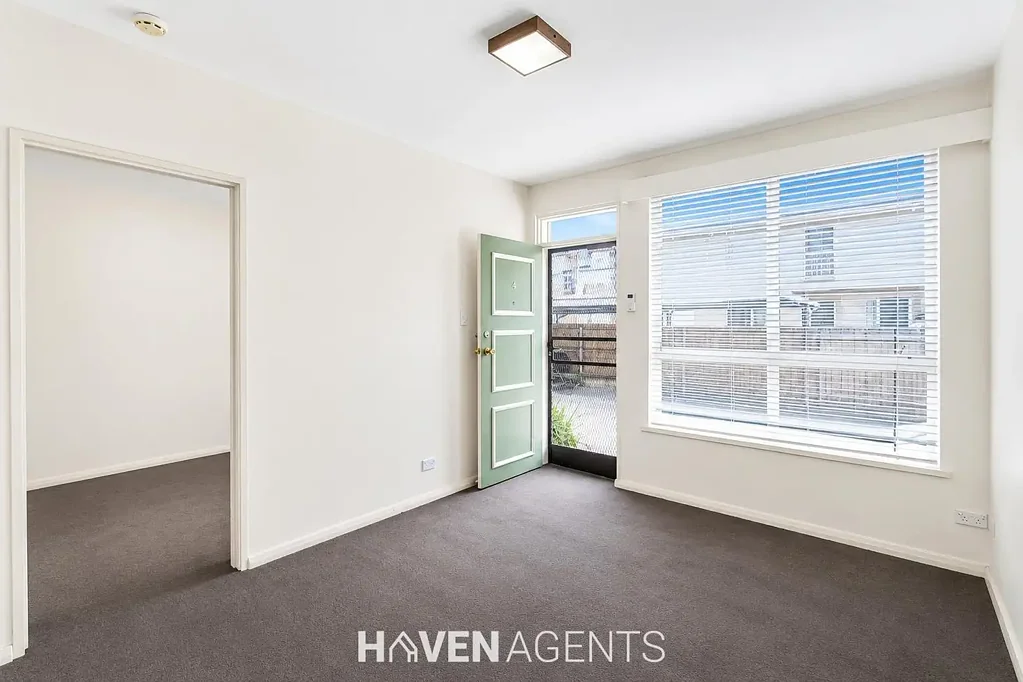 CHARMING GROUND FLOOR 1-BEDROOM APARTMENT ** HAVEN AGENTS!