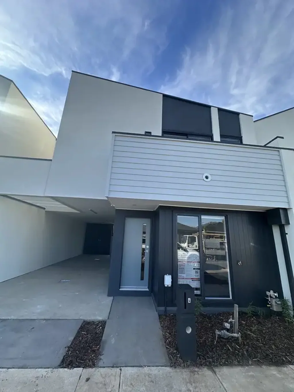 Brand-New Townhouse Living in Prime Location – Walk to Station & Parklands