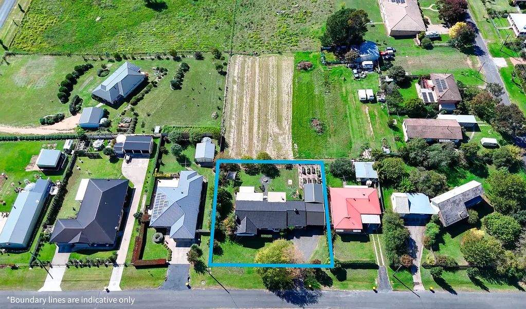 Tenterfield 5 Bedroom Must Be Sold - Spacious Tranquil Living Awaits