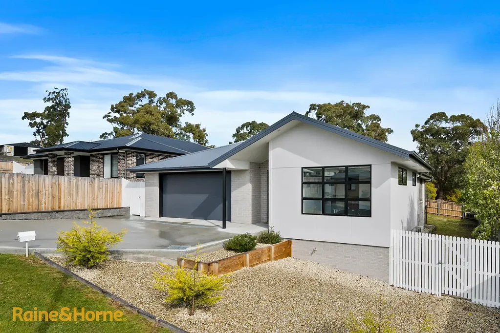 22 Lomandra Drive, Blackmans Bay, TAS 7052