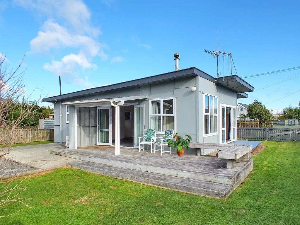 Foxton Beach 3 Bedroom What a little ripper!