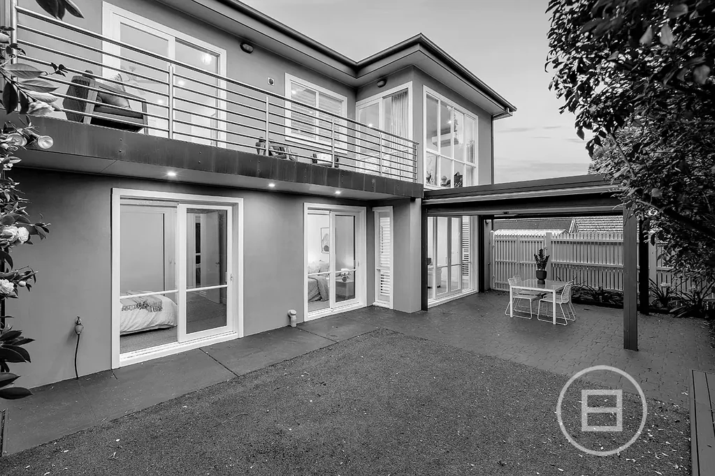 Moonee Ponds 4房 宁静山边私享 侧道便捷入口 四车位长棚 日照充沛明快 Bosch厨电升级 阳光后院待客 热门区域近享 Expressions of Interest Closing Thursday 6th of November at 5pm