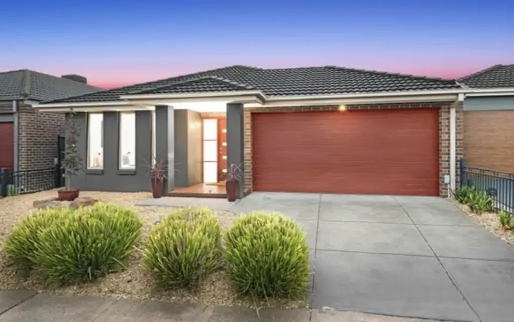 Stylish Family Home in Prime Point Cook Location!